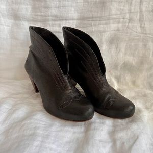 Frye Lisa Short Stitch ankle booties - Black